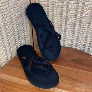Teva Black Olowahu Flip-Flop Size 8